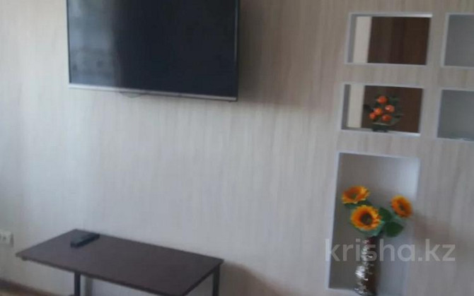 1-комнатная квартира, 33 м², 7/10 этаж посуточно, мкр 8, 101 Стрелковой Бригады 14 Актобе - изображение 1