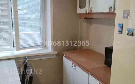 1-комнатная квартира, 41 м², 4/5 этаж посуточно, мкр Самал-1 17 — Абая Алматы
