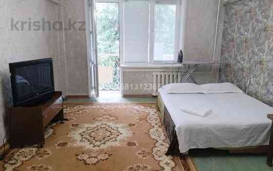 1-комнатная квартира, 41 м², 4/5 этаж посуточно, мкр Самал-1 17 — Абая Алматы