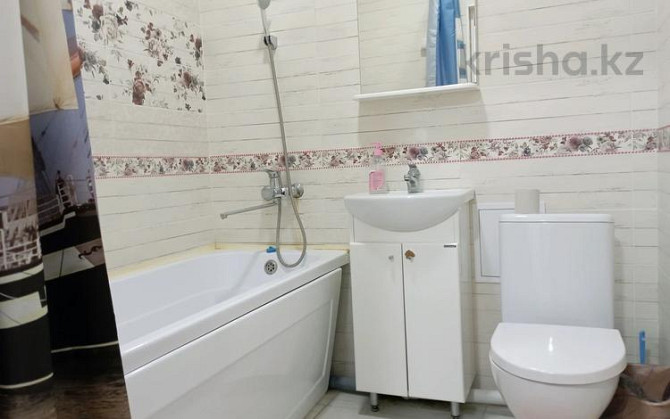 1-комнатная квартира, 50 м², 8/12 этаж посуточно, мкр 11 144бк1 Актобе - изображение 8