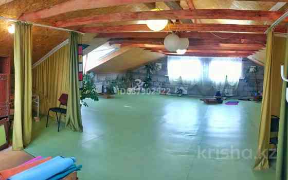 6-комнатный дом помесячно, 240 м², 9 сот., мкр Баганашыл Алматы