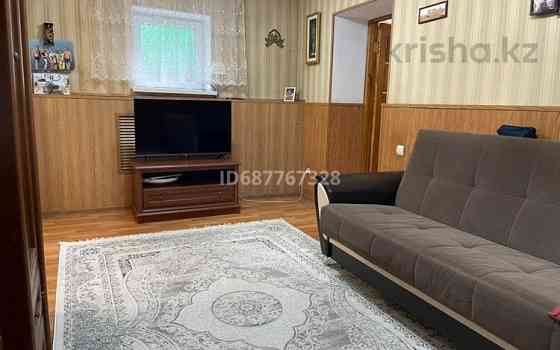 4-комнатный дом помесячно, 200 м², 6 сот., Кутузова Алматы