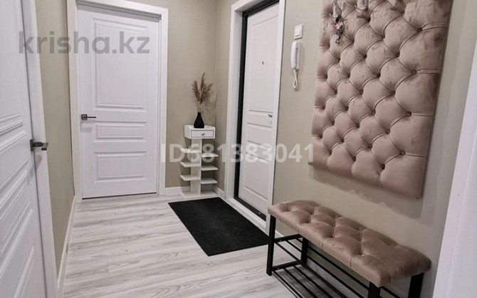 2-комнатная квартира, 51 м², 4/9 этаж посуточно, мкр Строитель 5 — Т. д. Аяжан Уральск - изображение 2