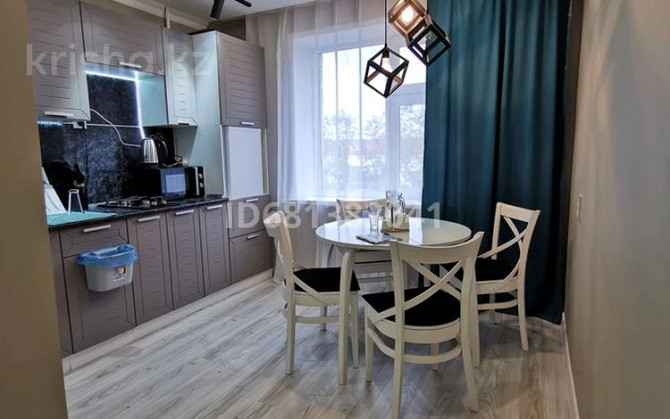 2-комнатная квартира, 51 м², 4/9 этаж посуточно, мкр Строитель 5 — Т. д. Аяжан Уральск - изображение 6