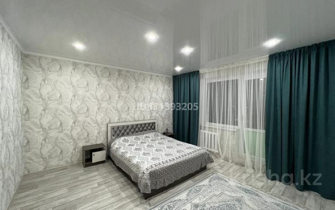 1-комнатная квартира, 40 м², 2/9 этаж посуточно, Глинки 18А — ТЦ Коктем Семей - изображение 2