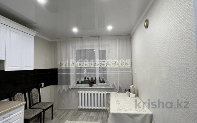 1-комнатная квартира, 40 м², 2/9 этаж посуточно, Глинки 18А — ТЦ Коктем Семей - изображение 4