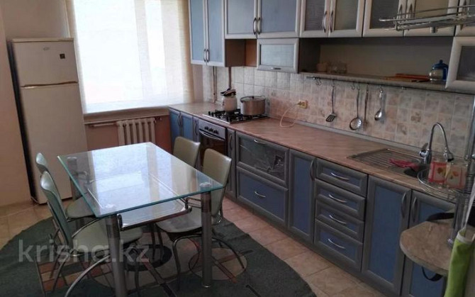 2-комнатная квартира, 65 м², 3/9 этаж посуточно, мкр 12 58 Актобе - изображение 2