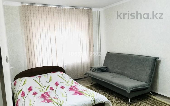 1-комнатная квартира, 45 м², 1/5 этаж посуточно, 10 микрорайон Тараз - изображение 1