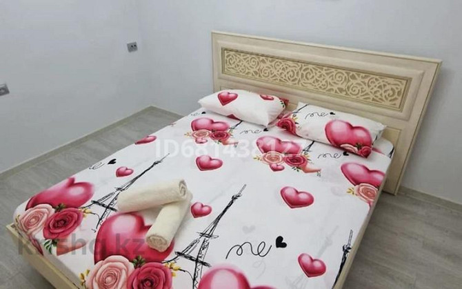 2-комнатная квартира, 70 м², 1/5 этаж посуточно, мкр Сары Арка 30 Атырау - изображение 2