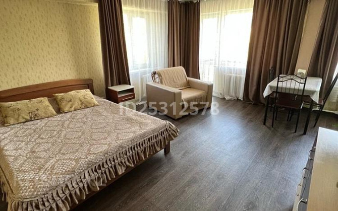 1-комнатная квартира, 36 м², 4/5 этаж посуточно, Крылова 106 — Лихарева Усть-Каменогорск - изображение 1