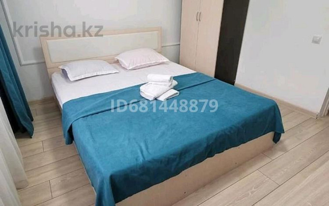 2-комнатная квартира, 50 м², 1/5 этаж посуточно, мкр 8, Алии Молдагуловой 41 корпус 1 — Абулхаирхана Актобе - изображение 1