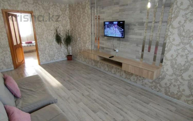 2-комнатная квартира, 48 м², 5/5 этаж посуточно, Айманова 50 Павлодар - изображение 3