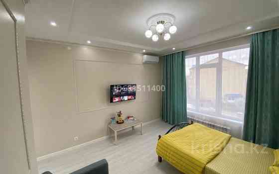 1-комнатная квартира, 55 м², 2/9 этаж посуточно, мкр Нурсая, Абулхаир хана 63 — По дороге в аэропорт Атырау