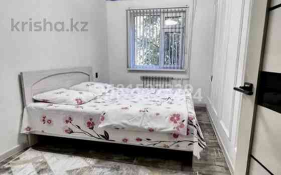 2-комнатная квартира, 48 м², 2/5 этаж посуточно, мкр Сауле , Айбергенова 5а — Саяхат Шымкент