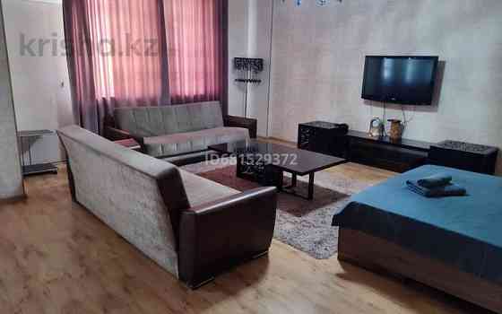 1-комнатная квартира, 74 м², 10/10 этаж посуточно, Кунаева — Дефиле Шымкент