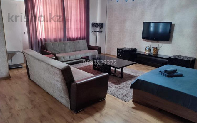 1-комнатная квартира, 74 м², 10/10 этаж посуточно, Кунаева — Дефиле Шымкент - изображение 2