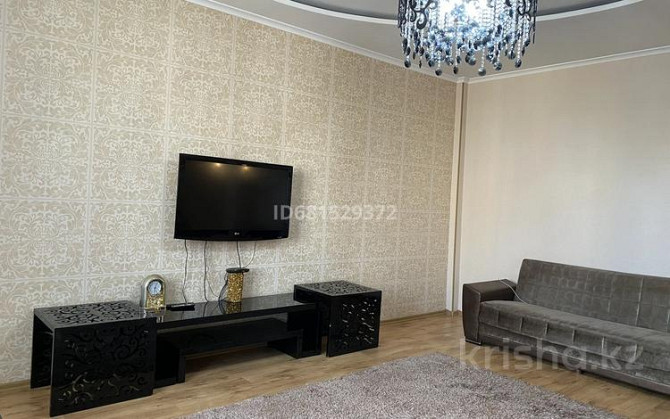 1-комнатная квартира, 74 м², 10/10 этаж посуточно, Кунаева — Дефиле Шымкент - изображение 3