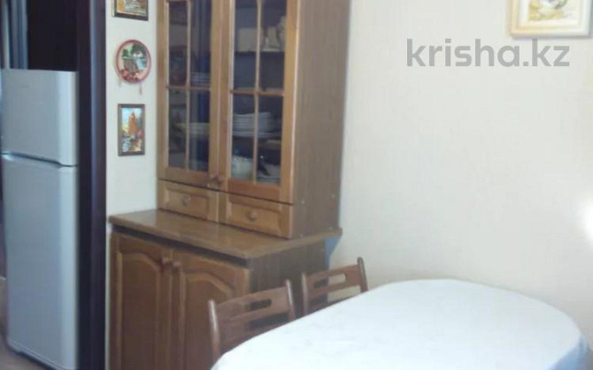 2-комнатная квартира, 60 м², 1 этаж посуточно, 4 микрорайон 31 Уральск - изображение 4