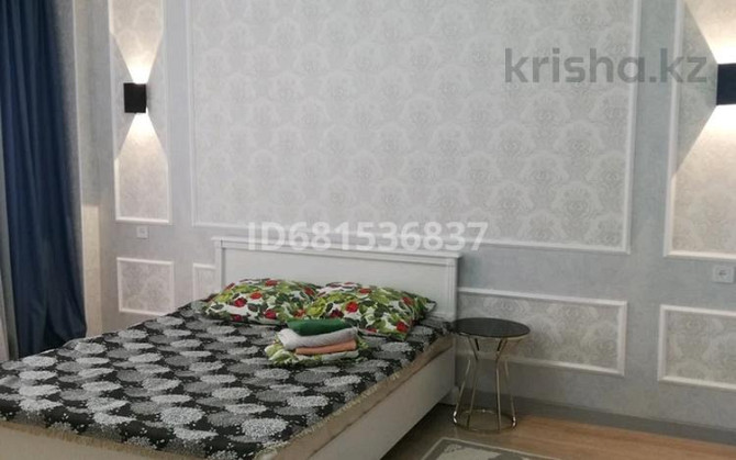 1-комнатная квартира, 50 м², 4/9 этаж посуточно, 4А мкр, 4а мкрн 60 — Ресторан Карвон Aqtau - photo 1