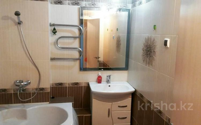 2-комнатная квартира, 43 м², 5/5 этаж посуточно, Астана 8 — Торайгырова Павлодар - изображение 1