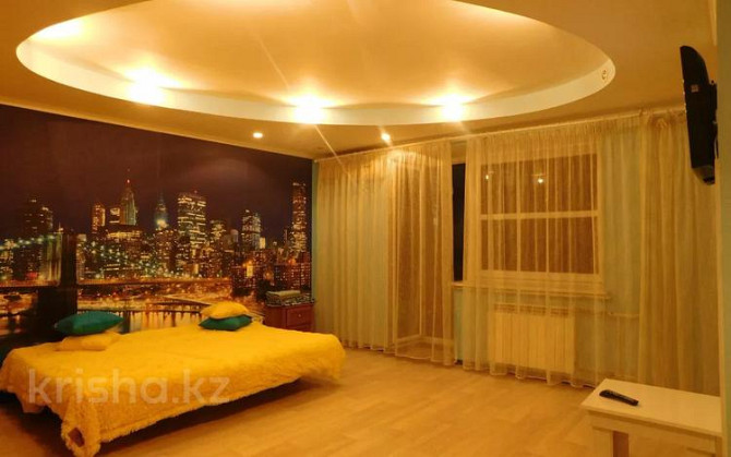 1-комнатная квартира, 38 м², 3/5 этаж посуточно, Набережная им. Славского 56 Усть-Каменогорск - изображение 1