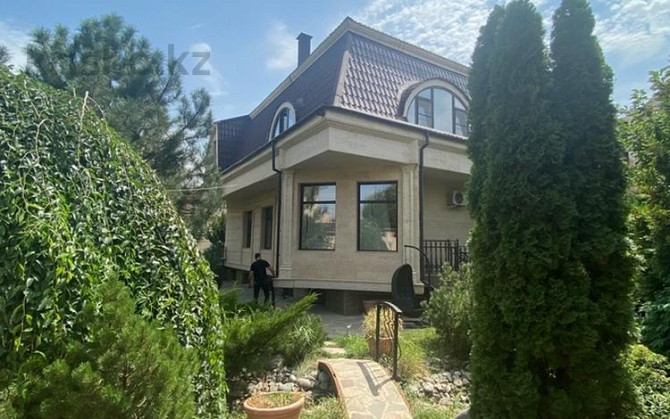 5-комнатный дом помесячно, 400 м², 10 сот., мкр Юбилейный Алматы - изображение 1