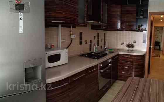 3-комнатная квартира, 65 м², 7/9 этаж посуточно, Алиханова 24/3 — Ерубаева Караганда