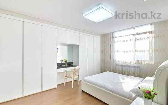 3-комнатная квартира, 100 м², 15/21 этаж посуточно, Кабанбай батыра 43А — Орынбор Astana