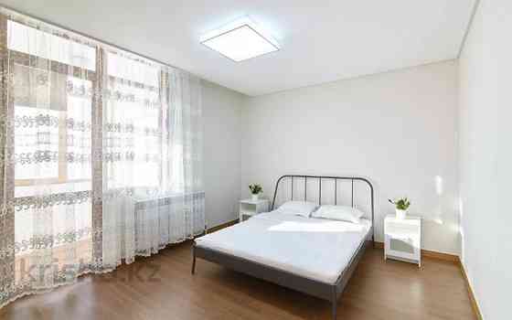 3-комнатная квартира, 100 м², 15/21 этаж посуточно, Кабанбай батыра 43А — Орынбор Astana