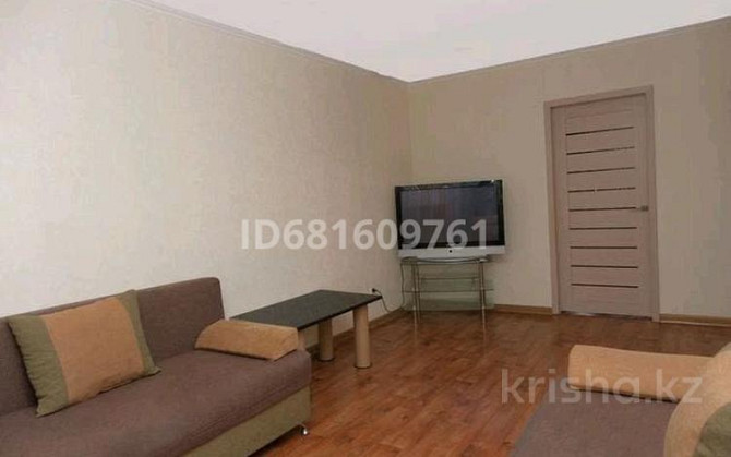 2-комнатная квартира, 45 м², 5/5 этаж посуточно, 7-й мкр 50 — 27 школа Темиртау - изображение 2
