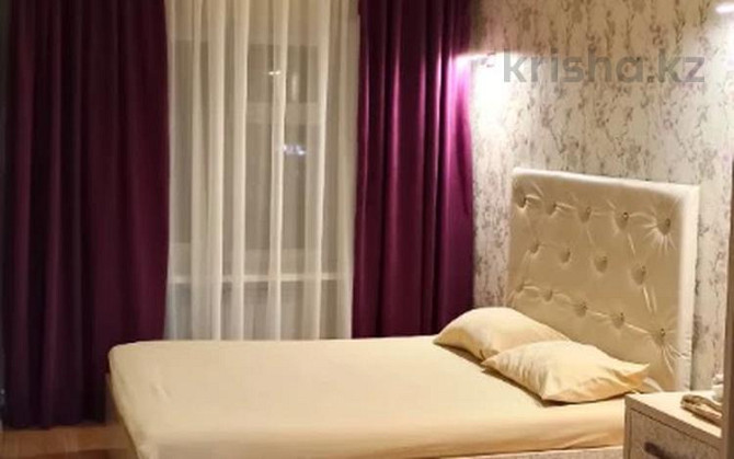 2-комнатная квартира, 60 м², 2/5 этаж посуточно, Абая 129 Тараз - изображение 1