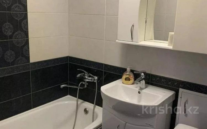 2-комнатная квартира, 65 м², 3/5 этаж посуточно, Авангард 12 Атырау - изображение 8