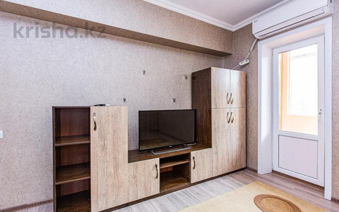 3-комнатная квартира, 65 м², 2/17 этаж посуточно, мкр Самал-1 34 Almaty - photo 8