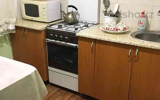 2-комнатная квартира, 49 м², 3/5 этаж посуточно, Азаттык 57 — Махамбета Атырау