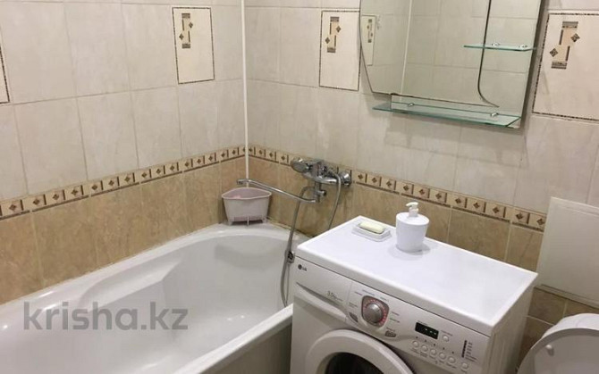 2-комнатная квартира, 49 м², 3/5 этаж посуточно, Азаттык 57 — Махамбета Атырау - изображение 5