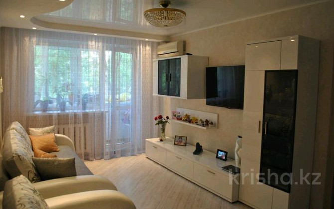 1-комнатная квартира, 45 м², 2/5 этаж посуточно, 4 мкр — Авангард Atyrau - photo 1