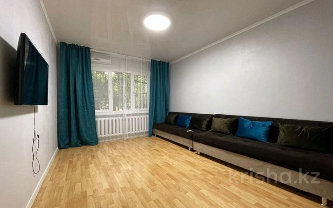 3-комнатная квартира, 80 м², 1/9 этаж посуточно, мкр Аксай-5, Момышулы 13 Алматы - изображение 1