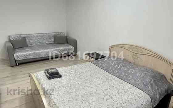 1-комнатная квартира, 35 м², 2/5 этаж посуточно, Авангард, 4 микрорайон 8 — Роддом Атырау