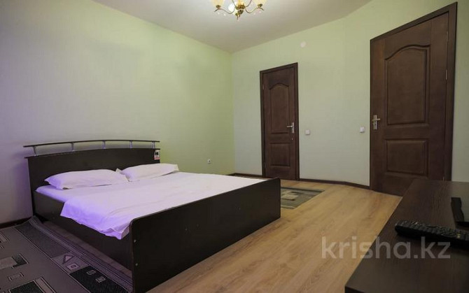 1-комнатная квартира, 45 м², 9/9 этаж посуточно, Фролова 77 Костанай - изображение 1