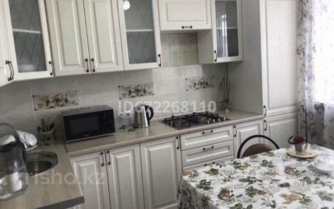 2-комнатная квартира, 68 м², 9/10 этаж помесячно, мкр Нурсая 15 Атырау - изображение 1