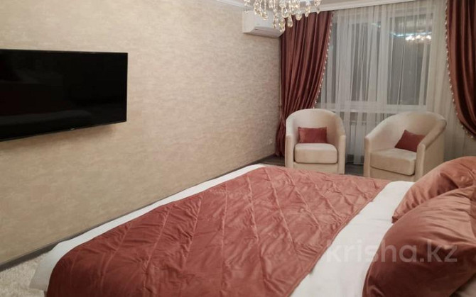 1-комнатная квартира, 35 м², 2/5 этаж посуточно, Байтурсынова 5 Шымкент - изображение 1