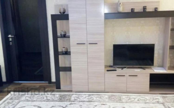 2-комнатная квартира, 45 м², 2/5 этаж посуточно, Комиссарова 26 — Сити Молл Караганда - изображение 3