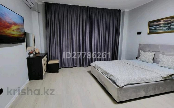 1-комнатная квартира, 50 м², 2/5 этаж посуточно, Нурсая мкр 69 — Бейбарыс Атырау - изображение 1