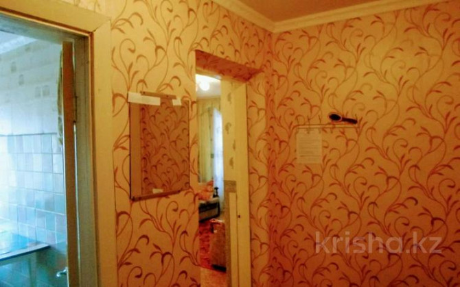1-комнатная квартира, 40 м², 1/5 этаж посуточно, проспект Достык 209 — проспект Евразия Уральск - изображение 4