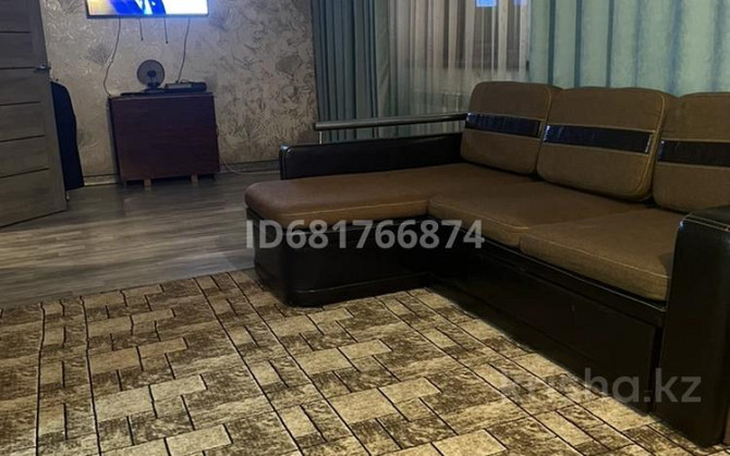3-комнатная квартира, 80 м², 1/1 этаж посуточно, Карахан — Толе би Тараз - изображение 1