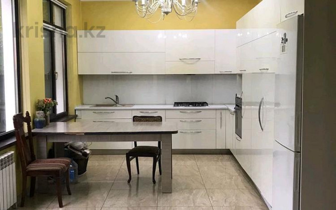 5-комнатный дом помесячно, 250 м², 12 сот., Ханов Керея и Жанибека 38А Алматы - изображение 2