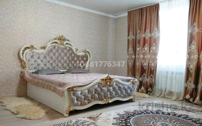 1-комнатная квартира, 65 м², 6/7 этаж посуточно, мкр. Батыс-2 201 Актобе - изображение 1