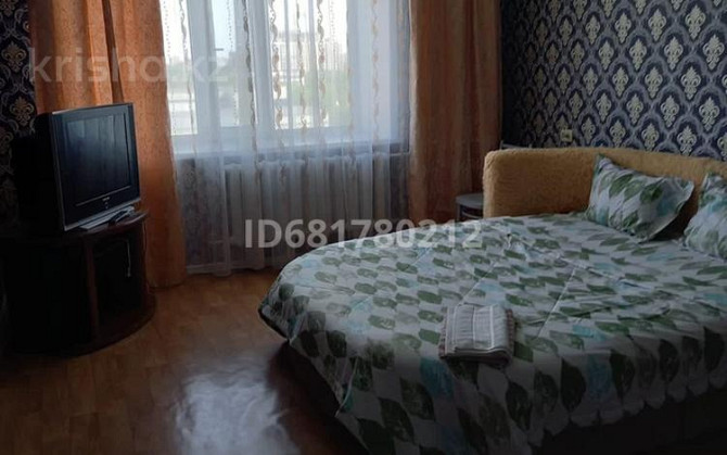 1-комнатная квартира, 34 м², 6/9 этаж посуточно, мкр Юго-Восток, Дюсембекова 3 — За автоцентром Орби Караганда - изображение 3