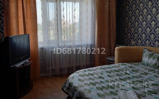 1-комнатная квартира, 34 м², 6/9 этаж посуточно, мкр Юго-Восток, Дюсембекова 3 — За автоцентром Орби Караганда - изображение 1