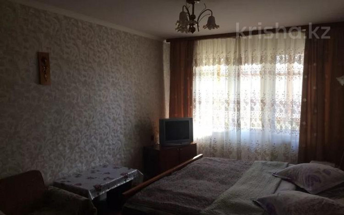 2-комнатная квартира, 65 м², 3 этаж посуточно, проспект Республики 27 — Халык банк Шымкент - изображение 3